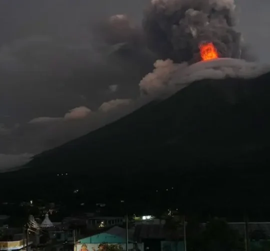 Guatemala evacuó dos aldeas cercanas al volcán de Fuego