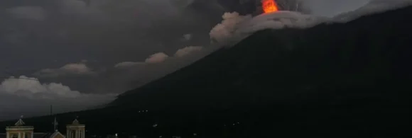Guatemala evacuó dos aldeas cercanas al volcán de Fuego