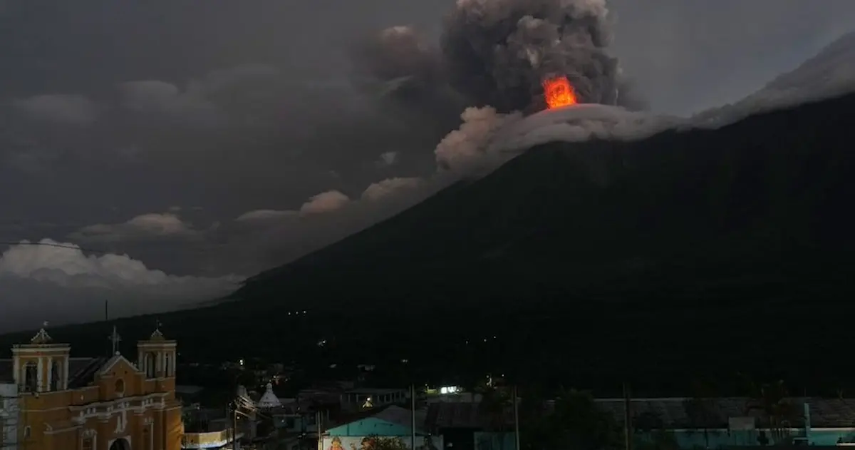 Guatemala evacuó dos aldeas cercanas al volcán de Fuego