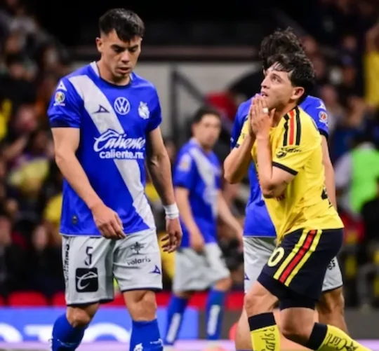 Jugadores de América y Puebla durante la jornada 5 de la LaLiga Mx