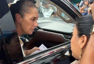 La mandataria escuchó peticiones como la abrogación de la Ley del ISSSTE y cambios a la Reforma Educativa.
