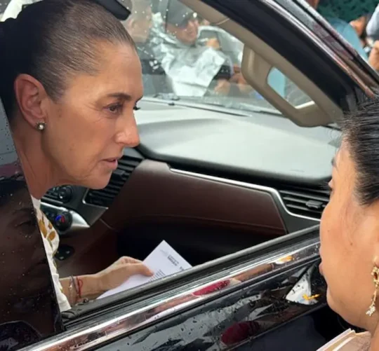 La mandataria escuchó peticiones como la abrogación de la Ley del ISSSTE y cambios a la Reforma Educativa.