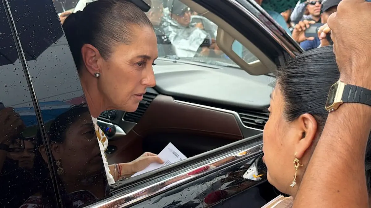 La mandataria escuchó peticiones como la abrogación de la Ley del ISSSTE y cambios a la Reforma Educativa.