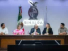 Rubén Rocha Moya junto parte de su gabinete