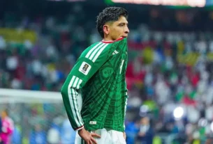 Edson Alvarez jugando para la selección nacional mexicana