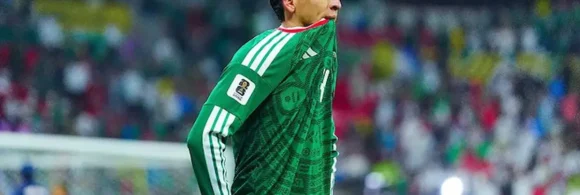 Edson Alvarez jugando para la selección nacional mexicana