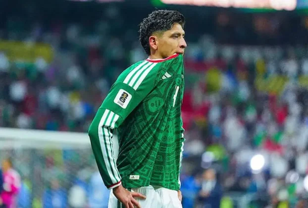 Edson Alvarez jugando para la selección nacional mexicana