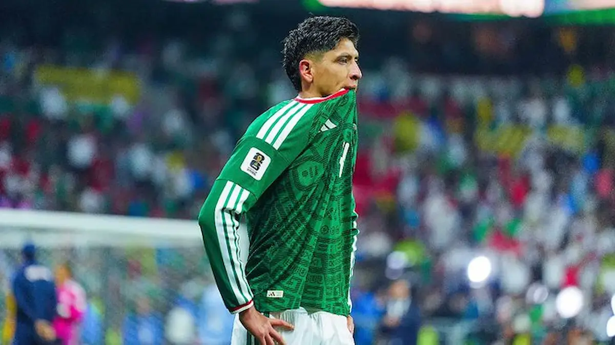 Edson Alvarez jugando para la selección nacional mexicana