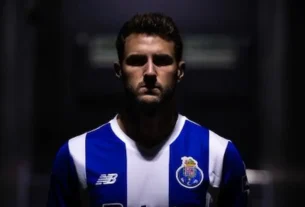 Santiago Gímenez es presentado con el Porto
