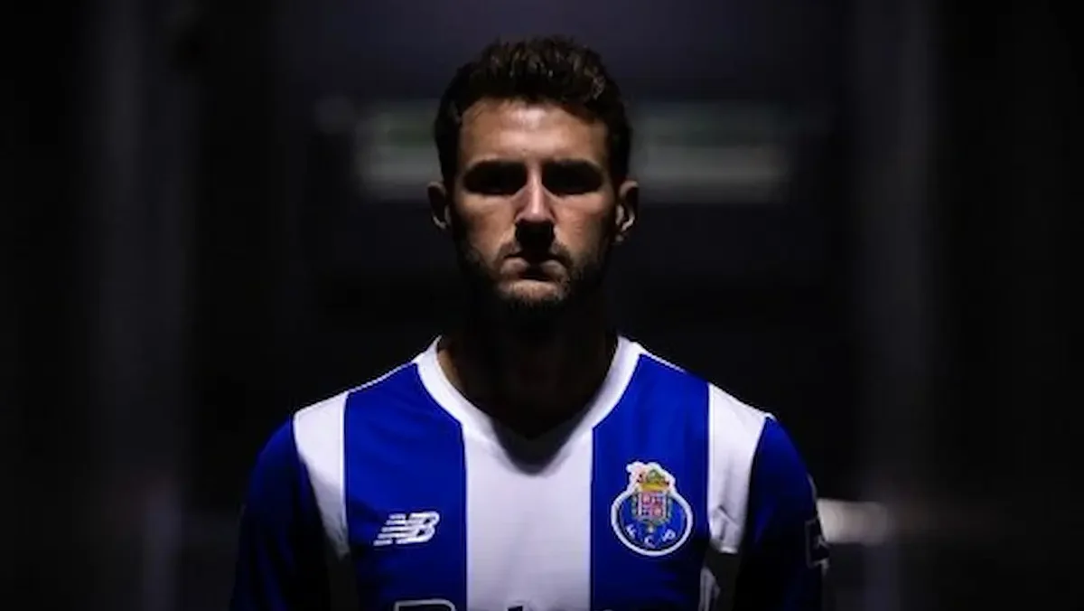 Santiago Gímenez es presentado con el Porto