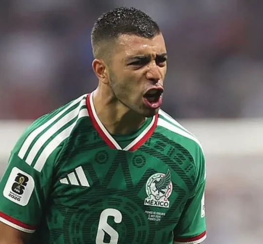 Erik Lira con la selección mexicana