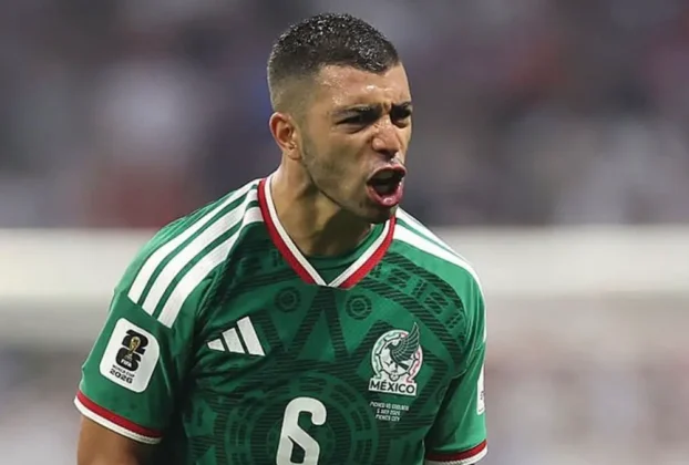 Erik Lira con la selección mexicana