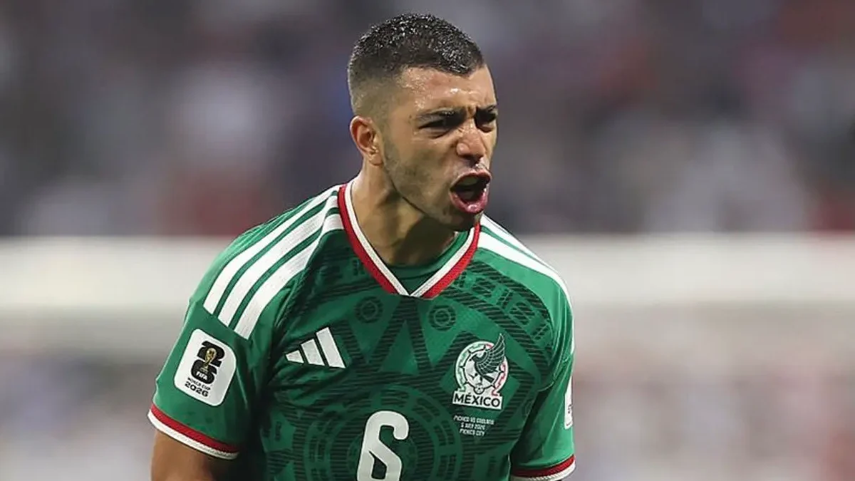 Erik Lira con la selección mexicana