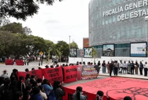 Alumnas de la Escuela Normal Rural “Carmen Serdán” de Teteles de Ávila lograron llegar a las instalaciones de la Fiscalía General del Estado (FGE)