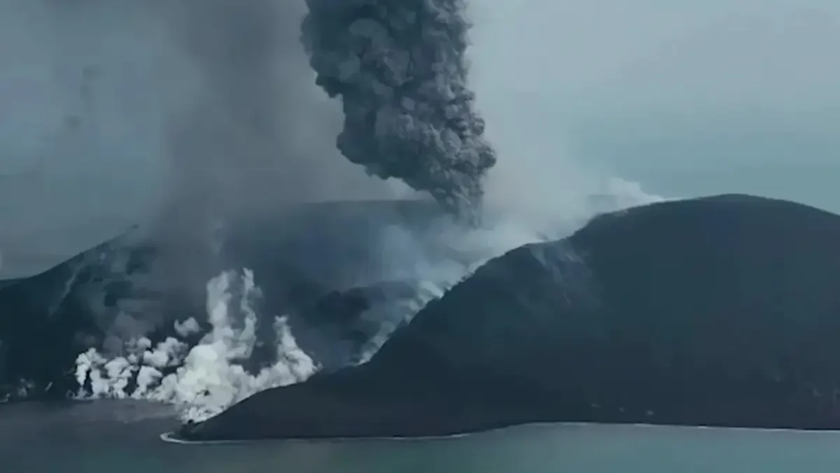 Erupción del volcán Anak Krakatoa