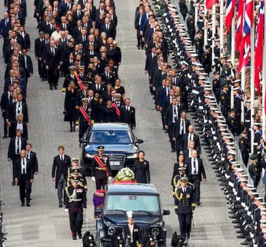 Procesión de mandatarios durante funerales de Harald V