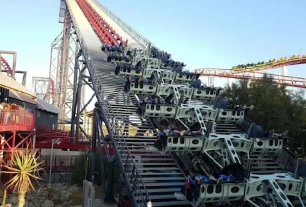 La X2 es una de las atracciones favoritas del Six Flags Magic Mountain