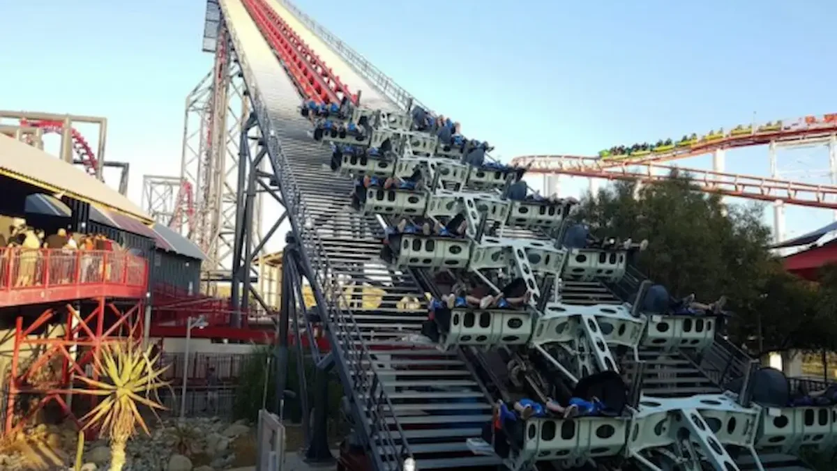 La X2 es una de las atracciones favoritas del Six Flags Magic Mountain