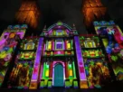 A través de imágenes, música y luz, la fachada de la Catedral se convirtió en escenario de distintos momentos del movimiento de Independencia, desde las conspiraciones que antecedieron al levantamiento