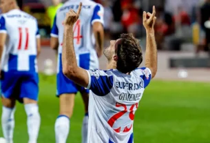 Santiago Gimenez alcanzó los 100 goles como jugador profesional