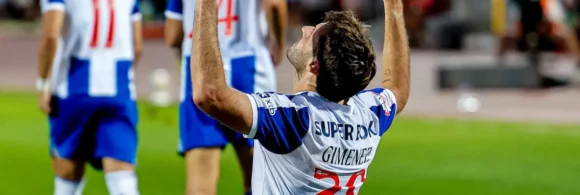 Santiago Gimenez alcanzó los 100 goles como jugador profesional
