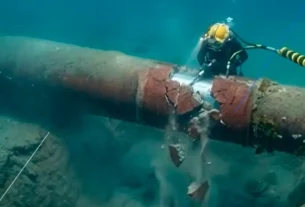 Personal de Pemex identificó que la fuga se originó en un ducto y trabaja en su contención.