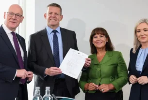 John Swinney, líder del Partido Nacional Escocés (SNP); Rhun ap Iorwerth, de Plaid Cymru (Gales); y Mary Lou McDonald y Michelle O'Neill, presidenta y vicepresidenta respectivamente del partido republicano irlandés Sinn Féin