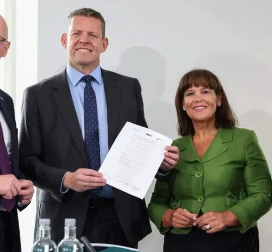 John Swinney, líder del Partido Nacional Escocés (SNP); Rhun ap Iorwerth, de Plaid Cymru (Gales); y Mary Lou McDonald y Michelle O'Neill, presidenta y vicepresidenta respectivamente del partido republicano irlandés Sinn Féin