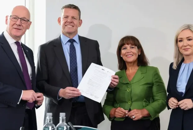 John Swinney, líder del Partido Nacional Escocés (SNP); Rhun ap Iorwerth, de Plaid Cymru (Gales); y Mary Lou McDonald y Michelle O'Neill, presidenta y vicepresidenta respectivamente del partido republicano irlandés Sinn Féin