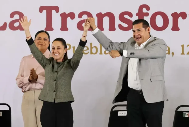 La presidenta Claudia Sheinbaum y el Gobernador poblano, Alejandro Armenta