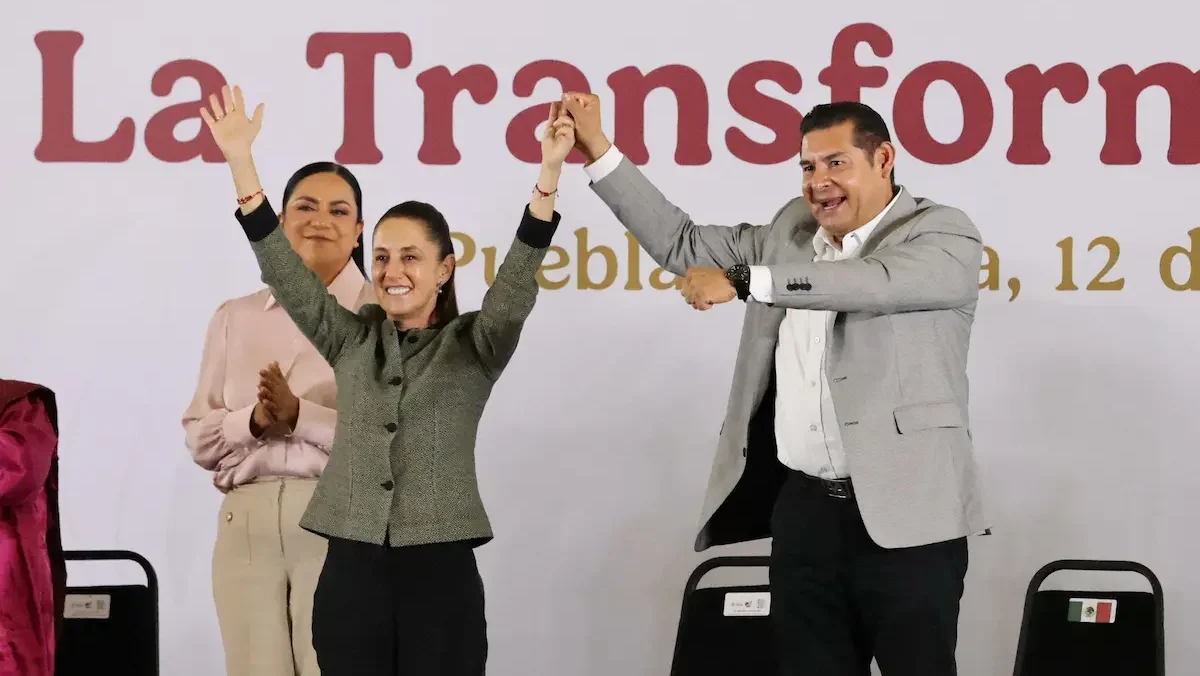 La presidenta Claudia Sheinbaum y el Gobernador poblano, Alejandro Armenta