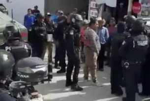 Policías en Puebla durante un operativo de seguridad.