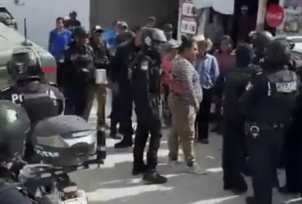 Policías en Puebla durante un operativo de seguridad.