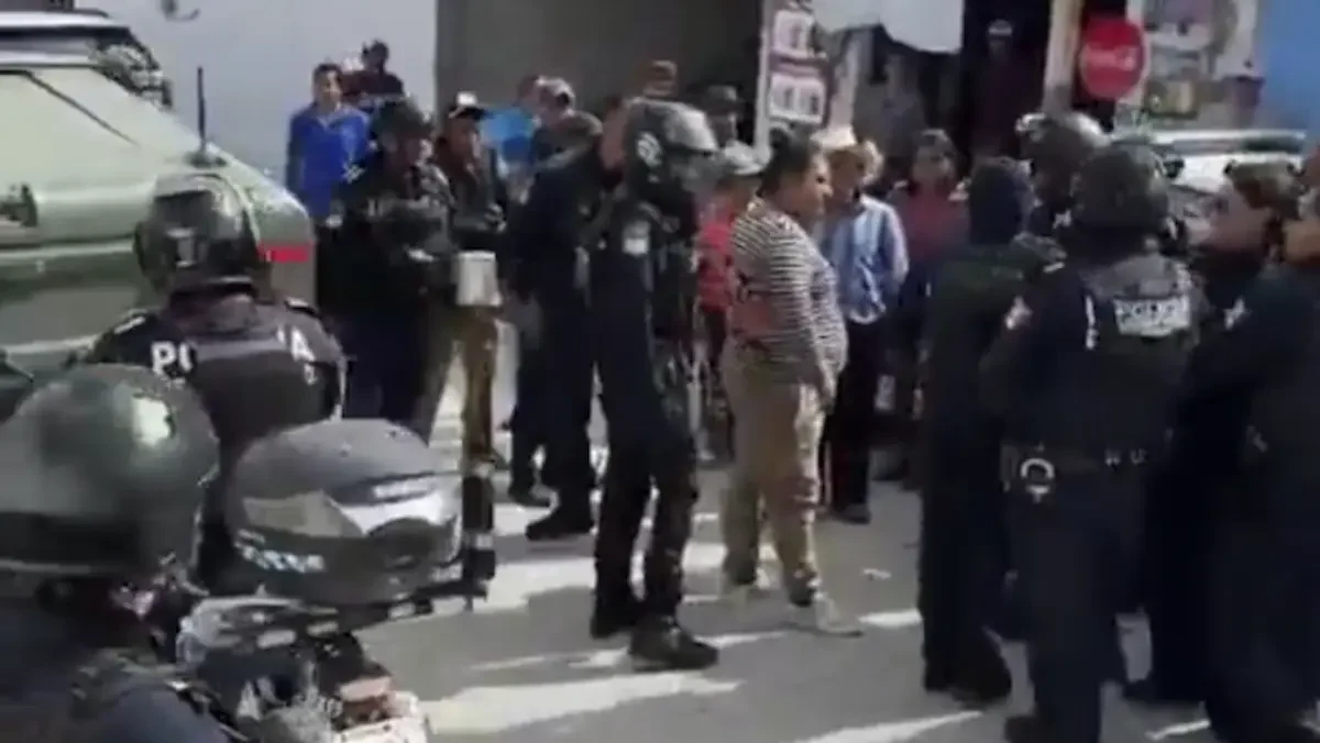 Policías en Puebla durante un operativo de seguridad.