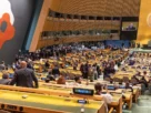 Representantes de decenas de países abandonaron la sala en medio de sonoros abucheos.