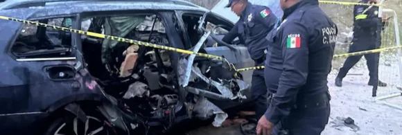 Vehículo que transportaba pirotecnia terminó incendiándose y explotando.