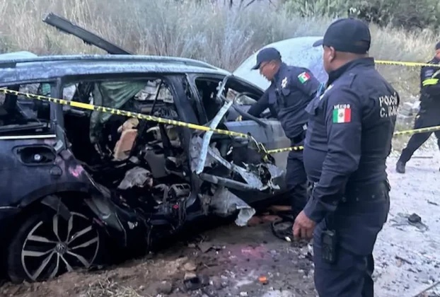Vehículo que transportaba pirotecnia terminó incendiándose y explotando.