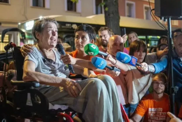 Maricarmen, la anciana que tuvo que abandonar su casa de alquiler tras 70 años en la misma, y reclamar medidas efectivas para frenar la crisis de la vivienda.