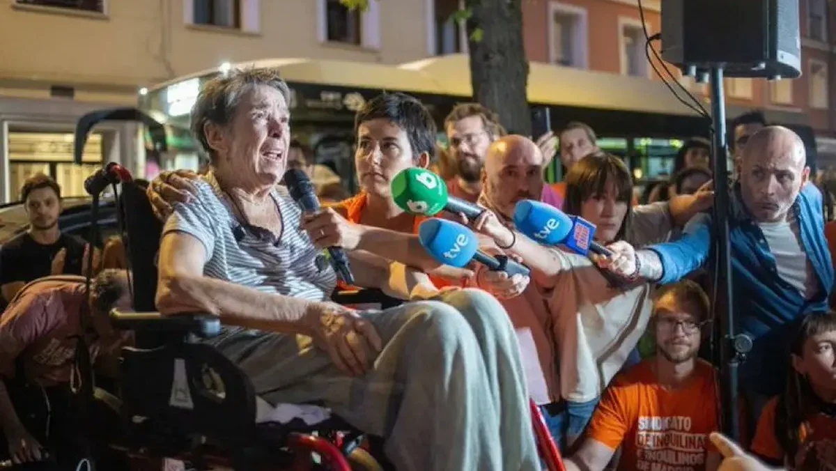 Maricarmen, la anciana que tuvo que abandonar su casa de alquiler tras 70 años en la misma, y reclamar medidas efectivas para frenar la crisis de la vivienda.