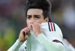 Gilberto Mora celebra su gol ante Colombia