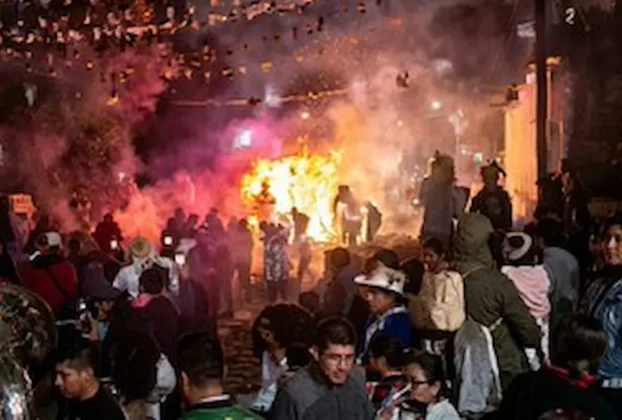 Primeros informes señalan que uno de los toritos estalló de manera repentina, lesionando a quienes se encontraban a su alrededor.