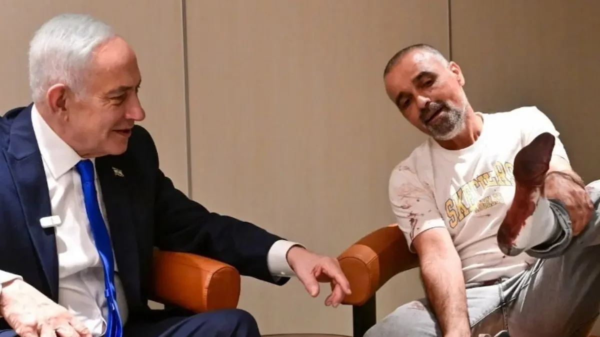 Netanyahu se encuentra cara a cara con Yaniv, uno de los pasajeros de Flydubai que actuó de inmediato cuando el avión se precipitó en picada.