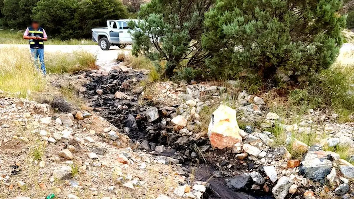 El accidente representó el derrame de 12 mil litros de ácido sulfúrico sobre la carretera y el suelo natural.