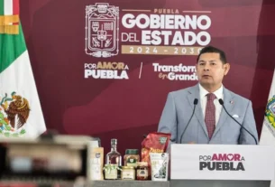 El gobernador de Puebla, Alejandro Armenta Mier