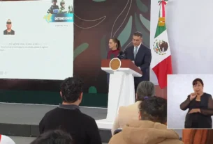 La Presidenta Claudia Sheinbaum y el secretario de Seguridad y Protección Ciudadana, Omar García Harfuch durante la conferencia matutina desde el 52° Batallón de Infantería en Guadalupe, Zacatecas