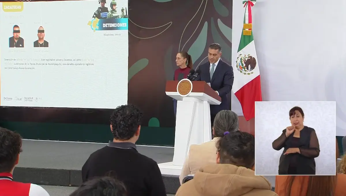 La Presidenta Claudia Sheinbaum y el secretario de Seguridad y Protección Ciudadana, Omar García Harfuch durante la conferencia matutina desde el 52° Batallón de Infantería en Guadalupe, Zacatecas