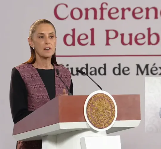 La Presidenta Claudia Sheinbaum durante su conferencia matutina desde Salón Guillermo Prieto en Palacio Nacional.