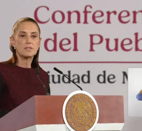 La Presidenta Claudia Sheinbaum durante su conferencia matutina desde Salón Guillermo Prieto en Palacio Nacional.