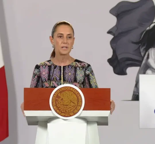 La Presidenta Claudia Sheinbaum durante su conferencia matutina desde Salón Guillermo Prieto en Palacio Nacional.