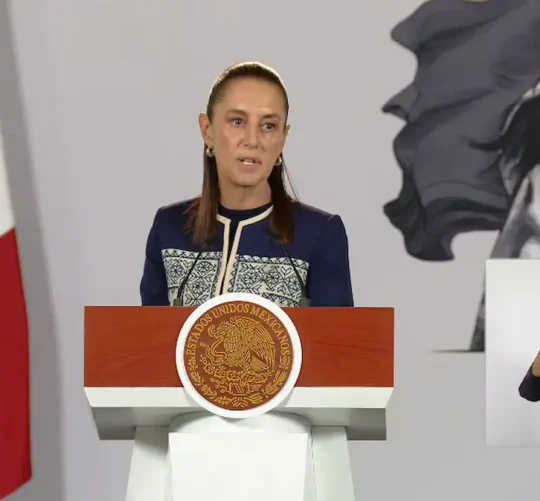 La Presidenta Claudia Sheinbaum durante su conferencia matutina desde Salón Guillermo Prieto en Palacio Nacional.